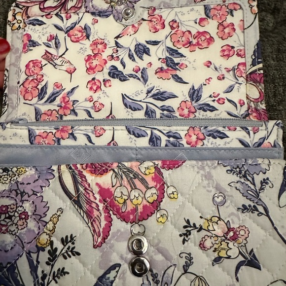 Very Bradley RFID wallet in Hummingbird Park - Picture 4 of 4